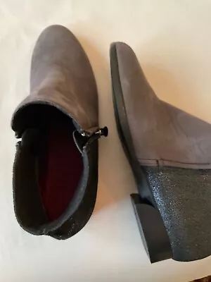 NWOT Womens Munro Black/Grey Booties Sz 8.5 • $19