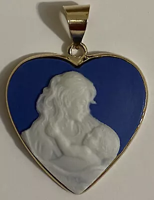 VINTAGE 90s MOTHER & CHILD HEART BLUE CAMEO PENDANT CHARM 10K YELLOW GOLD • $80