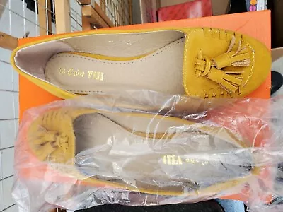 Mustard Yellow Loafers With Tassels (6.5) • $18