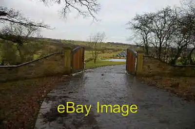 Photo 6x4 Entrance To Hunters Oak Barn Padiham These Gates' Wooden P C2006 • £2
