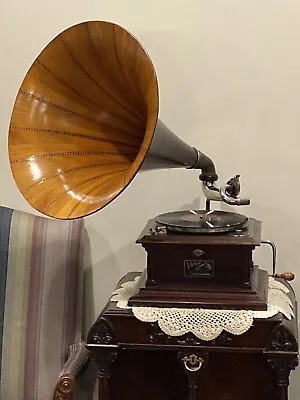 Victor  Phonograph Spruce Horn • $900