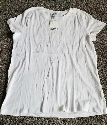 H&M Divided Basic White Short Sleeved T-shirt Size Medium • $1.50