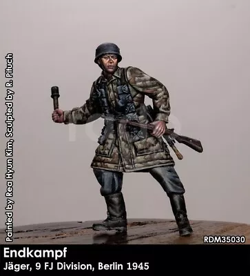 RADO MINIATURES RDM35030 WWII ENDKAMPF JAGER  9. FJ Division Berlin 1945 • $24.50