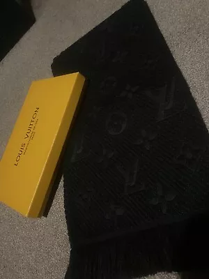 Louis Vuitton Classic Logo Monogram  Black & Grey Scarf • £115