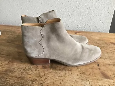 CROWN VINTAGE Womans Tan Suede Booties 9 M EUC! • $25