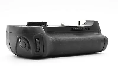 Genuine OEM Nikon MB-D12 Battery Grip For D800/D800E/D810/D810A #739 • $71.06