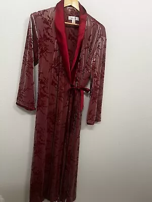 Oscar De La Renta Red Velvet Long Loungewear Robe Size Small Floral • $40