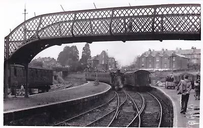 W.889 ISLE OF WIGHT RAILWAYS - PHOTO OF COWES STATION - Plain Back • £1.60