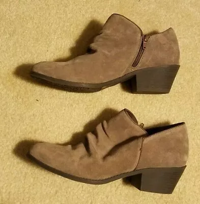 Me Too Zuda Ankle Bootie - Women's Size 9M - Taupe • $19.99
