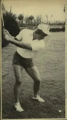 1983 Press Photo New Orleans Saints Football Player Guido Merkins Plays Golf • $17.99