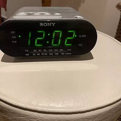  Sony Dream Machine ICF-C218 FM/AM Clock Radio Silver Alarm Snooze Backup Batter • £4.45