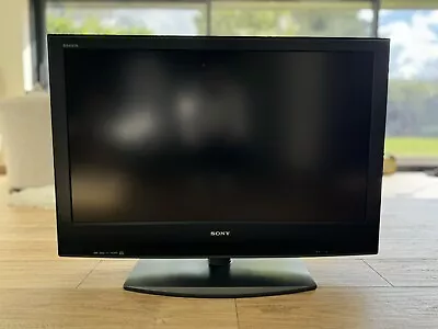 Sony Bravia KDL-40S2030 HD LCD Colour 40 Inch Tv With Stand And Remote Black • £80
