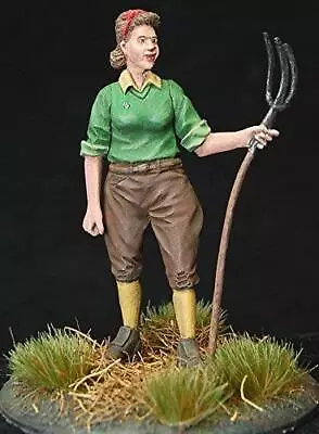 1/35 Scale Resin Kit WW2 British Land Army 'Girl With Pitchfork' • £10.99