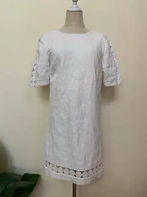 $25 • Buy [ FOREVER NEW ] White Shift Dress Full Zip Textured Fabric/Anglaise Lace Size 8