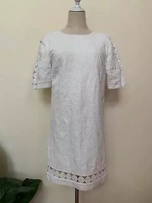 $25 • Buy [ FOREVER NEW ] White Shift Dress Full Zip Textured Fabric/Anglaise Lace Size 8