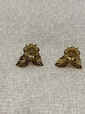 Lovely Vintage Gold Tone Small Rose Bloom & Leaves Clip Earrings • $12.33