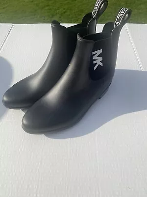 Michael Kors Women's Size 8 Black Low Rise Rubber Waterproof Rain Boots • $10