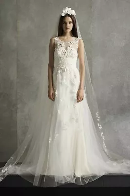 WHITE BY VERA WANG PUNCHED 3D FLORAL A-LINE WEDDING DRESS SIZE 8 David's Bridal • $575