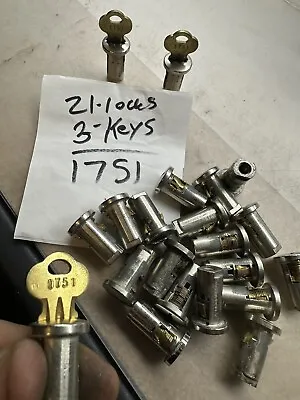 21 Locks 3 Keys MOST Bulk GUMBALL VENDING MACHINE Oak Northwestern Lock 1751 • $74.99