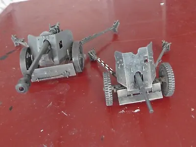 1/35 Th Scale. Two German WW2 Anti-Tank PAK Guns.  Built And Painted. • £12