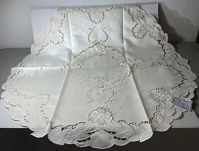 $17.89 • Buy New Hand Made Vintage 36  Round Lace Crochet Embroidery Tablecloth In Eggshell