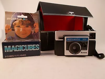 Vintage 1970s Kodak Instamatic X-30 With Three Flash Cubes And Case • $5