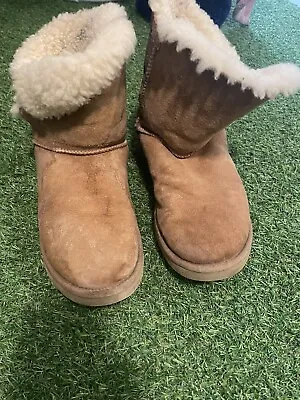 UGG US Sz 7 Bailey Button 5803Shearling Ankle Boots Chestnut • $14.78