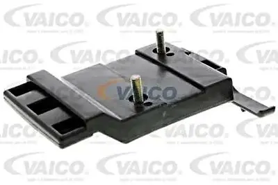 VAICO Front Bumper Mounting Bracket Fits MERCEDES W202 S202 Wagon 2028800430 • $18.92