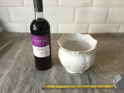 £5 • Buy MARYLEIGH POTTERY (Staffordshire) Pink/white Floral, Gold Rim. (ref APR/001)