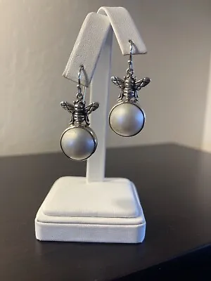 SS Mabe Pearl Bee Dangle Earrings • $14
