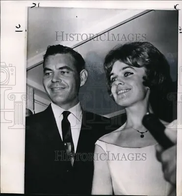 1965 Wirephoto Mrs Marina Oswald And Her New Husband Kenneth Jess Porter 8.75X8 • $19.99