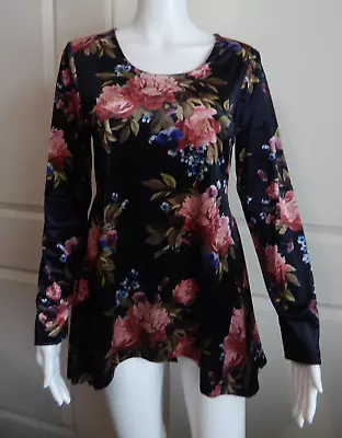 The Pyramid Collection Women's Black Velvet Floral Print Tunic Top Size Small • £23.71