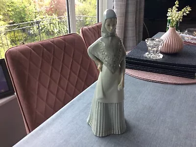 Vintage Valencia Spanish Porcelain Miquel Requena S.A Spanish Figurine Lady A19 • £5