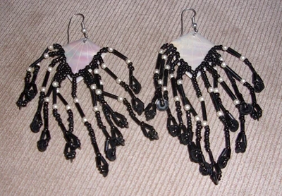 £45.24 • Buy VINTAGE MOTHER OF PEARL NAVAJO BEADED PIERCED EARRINGS BLACK WHITE ESTATE 60s70s