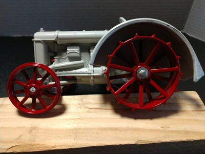 £24.02 • Buy Ertl Fordson Model F Vintage Tractor 1/16 Model 872