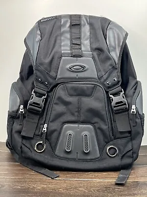 OAKLEY Gearbox LX Jet Black Black Backpack 92908-01K  19 H X 13 W X 7 D • $39.99