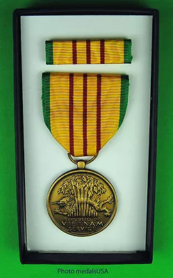 Mint Original Vietnam Service Medal & Ribbon Bar In 1969 Dated Box         • $8.95