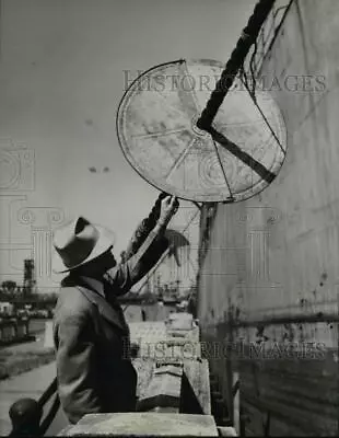 1947 Press Photo Rat Shield On Mooring Ropes - Orb44140 • $19.99