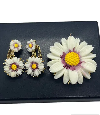 Lisner Signed Daisy Pendant For Necklace & Clip On Dangle Earrings Set Matching  • $59