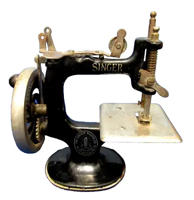 ** Antique Miniature -mini  Singer Sewing Machine  **  Cast Iron ** • $94.99