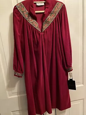 Vintage VANITY FAIR Short Velour Housecoat Or Robe Front Zip Sz L New • £27.96