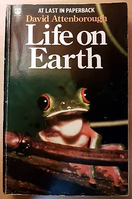 Life On Earth - David Attenborough (Paperback 1981) • £1.95