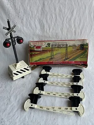 Vintage Lionel Railroad Crossing Light 8 Crossing Arms And Signal Bridge W/Box • $29.99