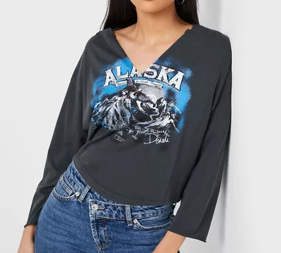 £5 • Buy Topshop Grey Notch Neck Alaska Graphic Tee Cropped Tshirt - Size UK 8