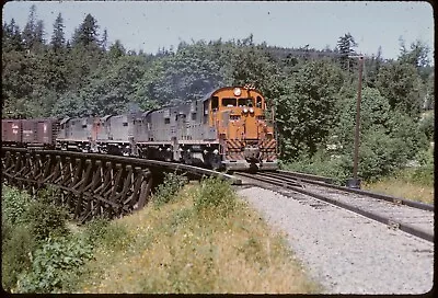 MB10-29 Original Colour Slide Pacific Great Eastern MLW RS18 #624 W. Vancouver • $2.19