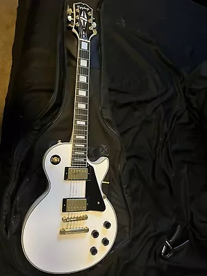 Epiphone Limited Edition Les Paul Custom - Antique Ivory W/Gold Hardware. • $650