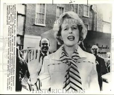 1975 Press Photo Mrs. Margaret Thatcher Attends Conservative Party London • $29.88