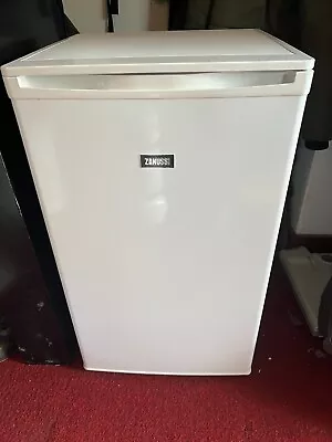Zanussi Under Counter Freestanding Freezer ZFG06400WA • £28