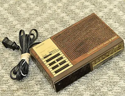 Vintage Magnavox Electronic Clock Radio D 3040 Simulated Wood - FAST SHIPPING • $22.88