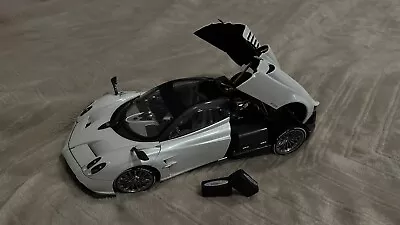 1:18 Pagani Huayra Roadster • $325